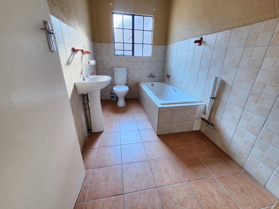 To Let 3 Bedroom Property for Rent in Geelhoutpark North West